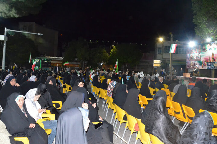 تصاویر/حضور نماینده ولی فقیه در استان مرکزی، در راهپیمایی شبانه آشتیان