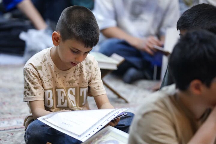 تصاویر / مراسم تجلیل از قاریان نوجوان وجوان با حضور امام جمعه قزوین