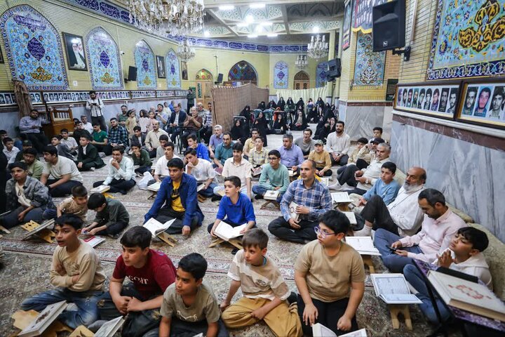 تصاویر / مراسم تجلیل از قاریان نوجوان وجوان با حضور امام جمعه قزوین