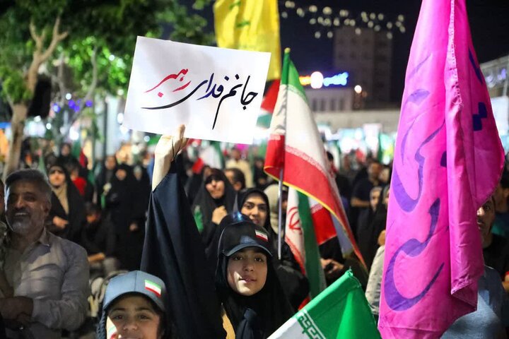 تصاویر/ اجتماعات مردمی «شب‌های اقتدار» مردم شهر سمنان در معراج‌ الشهدای میدان سعدی
