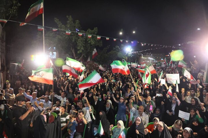 تصاویر/ اجتماعات مردمی «شب‌های اقتدار» مردم شهر سمنان در معراج‌ الشهدای میدان سعدی
