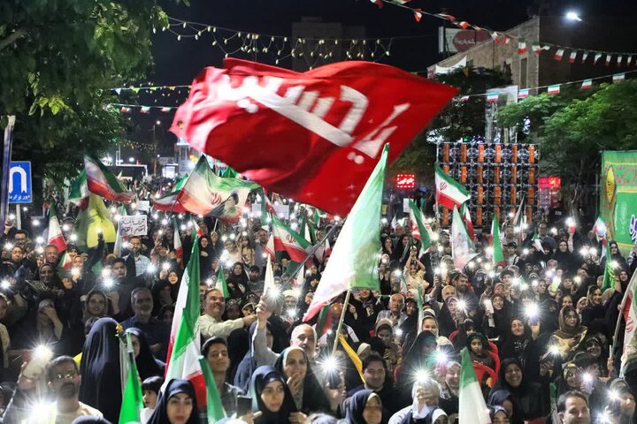 تصاویر/ اجتماعات مردمی «شب‌های اقتدار» مردم شهر سمنان در معراج‌ الشهدای میدان سعدی