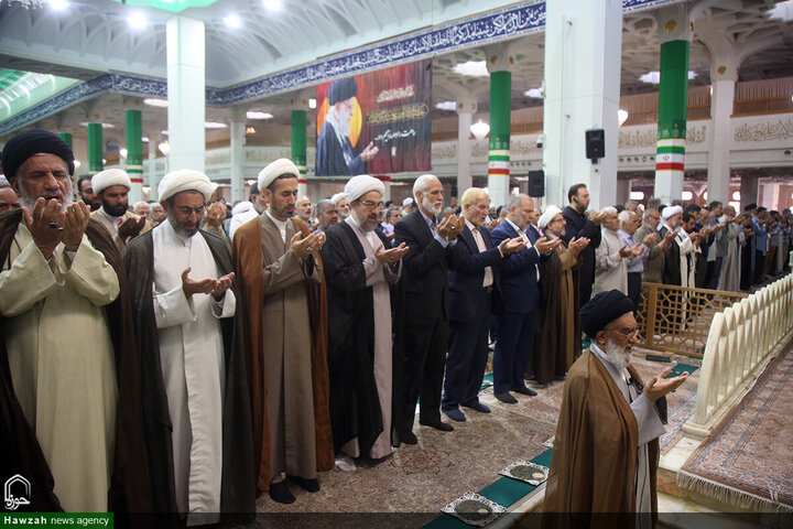 Photos/ Grande affluence à l’aube au sanctuaire de Fatima Masoumeh pour la prière de l’Aïd al-Adha