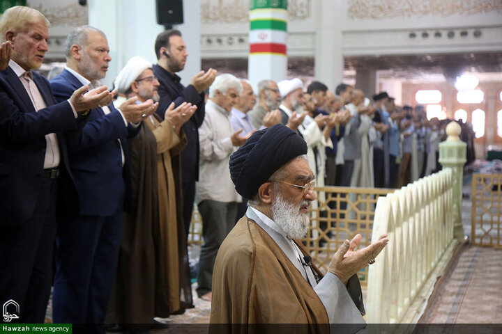 Photos/ Grande affluence à l’aube au sanctuaire de Fatima Masoumeh pour la prière de l’Aïd al-Adha