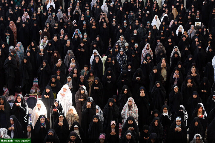 Photos/ Grande affluence à l’aube au sanctuaire de Fatima Masoumeh pour la prière de l’Aïd al-Adha