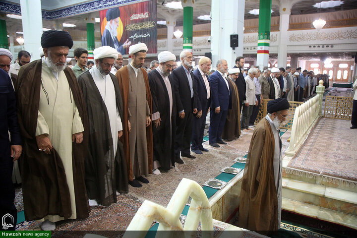 Photos/ Grande affluence à l’aube au sanctuaire de Fatima Masoumeh pour la prière de l’Aïd al-Adha