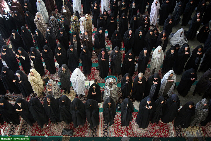 Photos/ Grande affluence à l’aube au sanctuaire de Fatima Masoumeh pour la prière de l’Aïd al-Adha