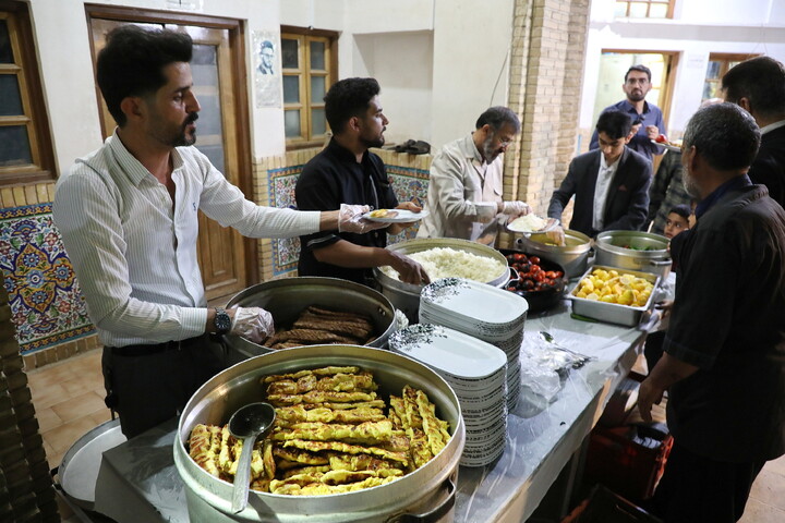 Dalle stanze della madrasa Jahangir Khan alla casa coniugale