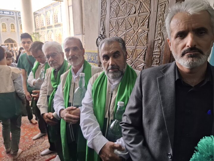 تصاویر/ مراسم گلابشویی و عطرافشانی ضریح مطهر علی ابن امام محمد باقر(ع)به مناسبت دهه امامت وولایت