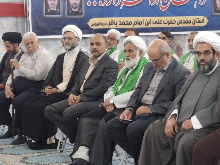 تصاویر/ مراسم گلابشویی و عطرافشانی ضریح مطهر علی ابن امام محمد باقر(ع)به مناسبت دهه امامت وولایت
