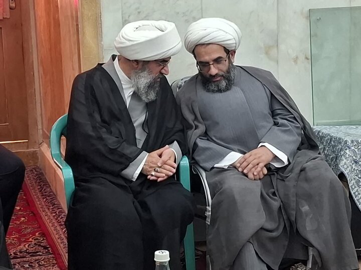 تصاویر/ مراسم گلابشویی و عطرافشانی ضریح مطهر علی ابن امام محمد باقر(ع)به مناسبت دهه امامت وولایت