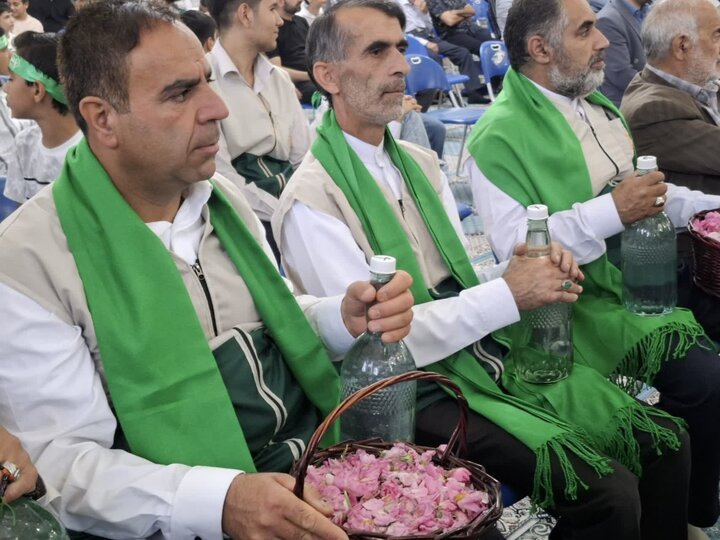 تصاویر/ مراسم گلابشویی و عطرافشانی ضریح مطهر علی ابن امام محمد باقر(ع)به مناسبت دهه امامت وولایت
