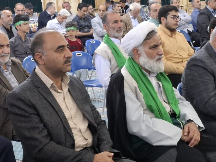 تصاویر/ مراسم گلابشویی و عطرافشانی ضریح مطهر علی ابن امام محمد باقر(ع)به مناسبت دهه امامت وولایت