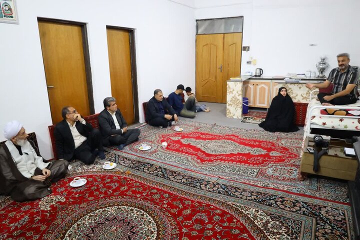 تصاویر/ دیدار نماینده ولی فقیه در مازندران با جانباز سرافراز ناوشکن دنا