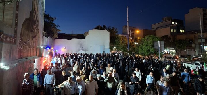 تصاویر/شکوه حضور نمازگزاران مسجد المهدی(عج) در دفاع از انقلاب اسلامی و کشور