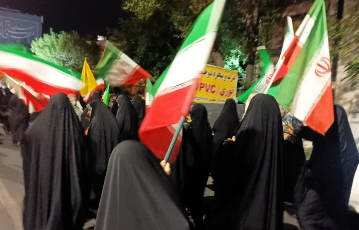 تصاویر/شکوه حضور نمازگزاران مسجد المهدی(عج) در دفاع از انقلاب اسلامی و کشور