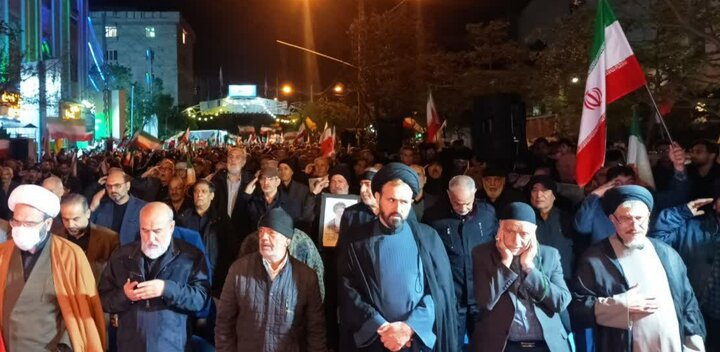 تصاویر/شکوه حضور نمازگزاران مسجد المهدی(عج) در دفاع از انقلاب اسلامی و کشور