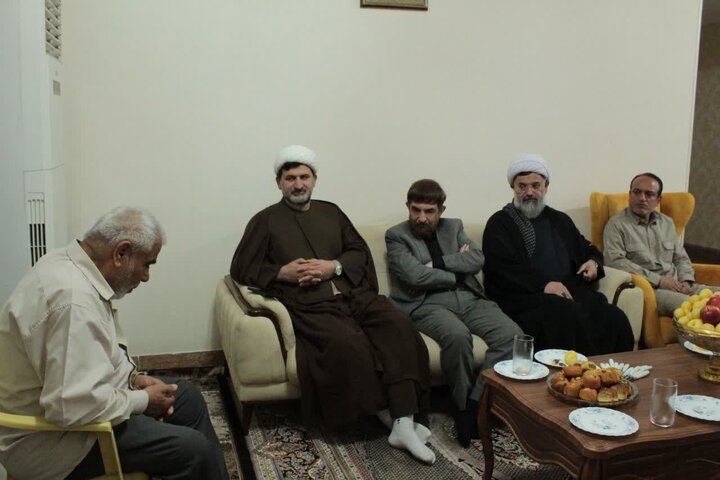 تصاویر/ دیدار رییس کارگروه اقتصادی دفتر مقام معظم رهبری با خانواده سردار شهید نادر مهدوی