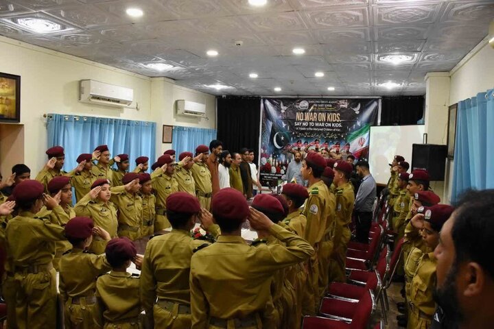 Wanafunzi wa Pakistan watoa heshima kwa wanafunzi walio uwawa kishahidi wa shule ya Minab Iran