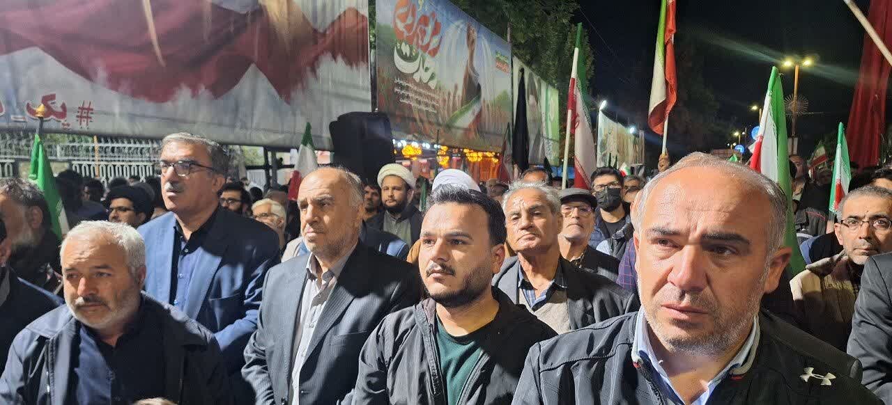 تصاویر / اجتماع مرد م شهرستان تاکستان در شب هشتاد ونهم با حضور خانواده شهید احمدی روشن