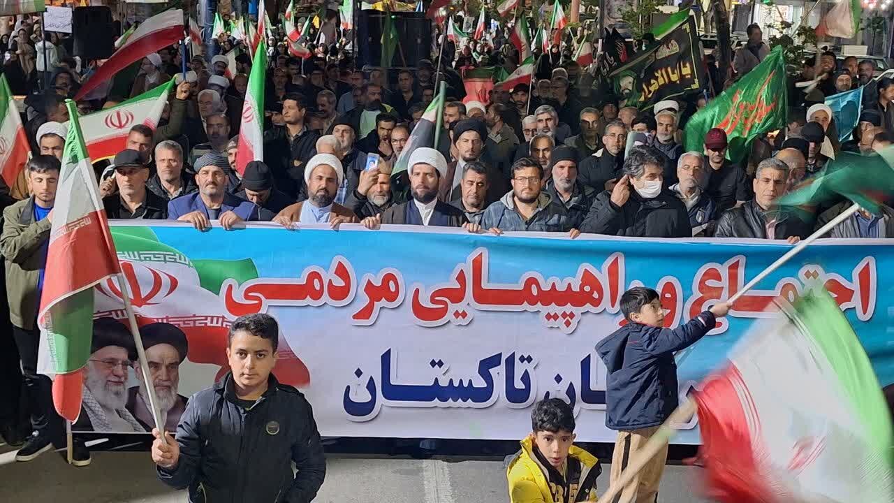 تصاویر / اجتماع مرد م شهرستان تاکستان در شب هشتاد ونهم