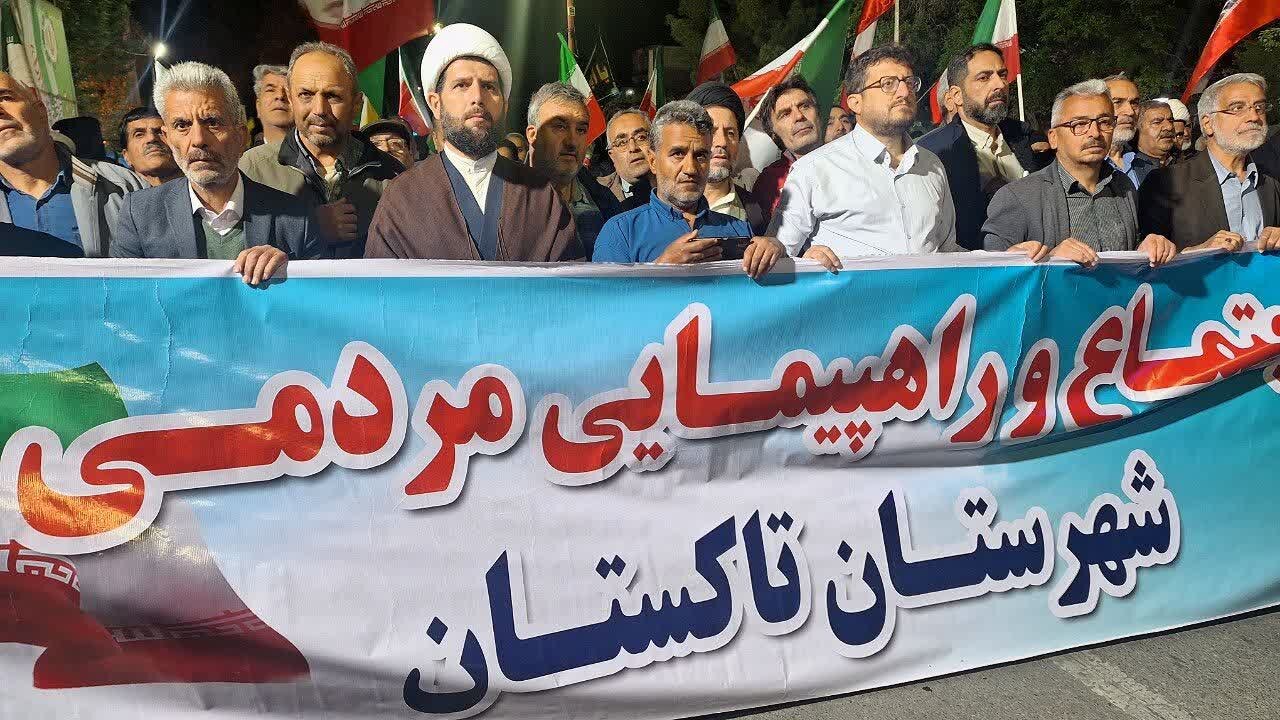 تصاویر / اجتماع مرد م شهرستان تاکستان در شب هشتاد ونهم با حضور خانواده شهید احمدی روشن