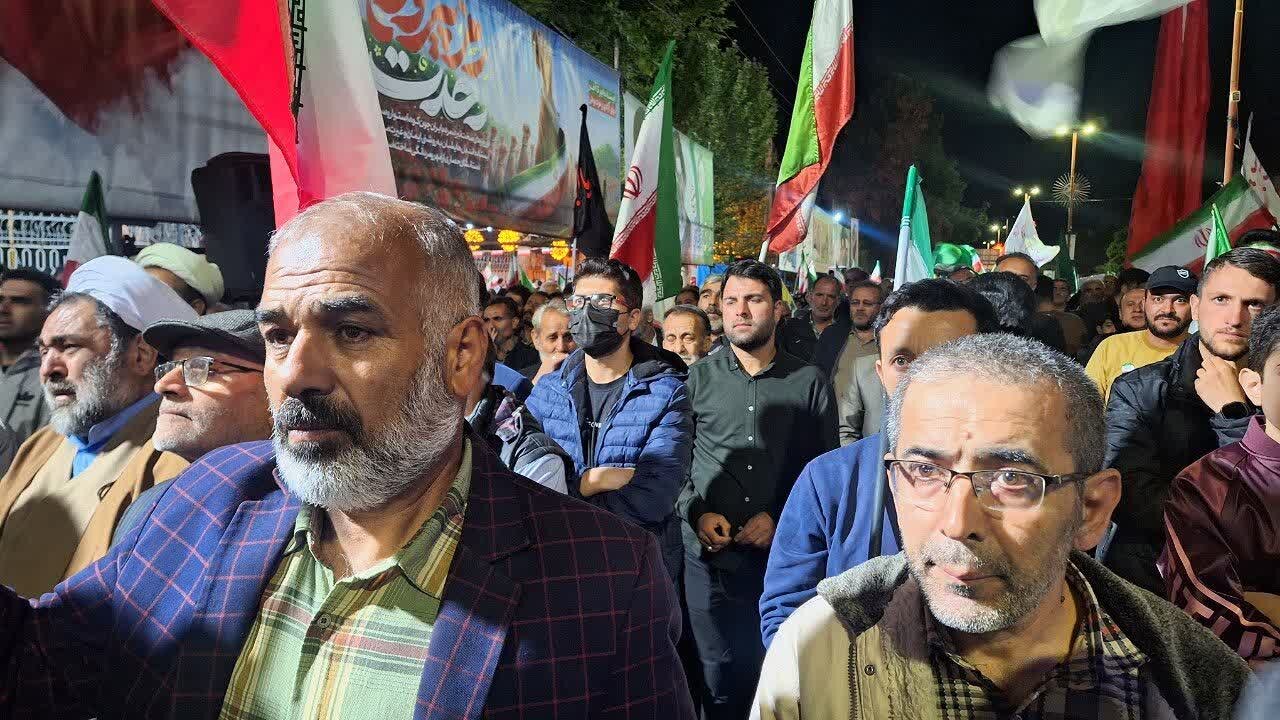 تصاویر / اجتماع مرد م شهرستان تاکستان در شب هشتاد ونهم با حضور خانواده شهید احمدی روشن