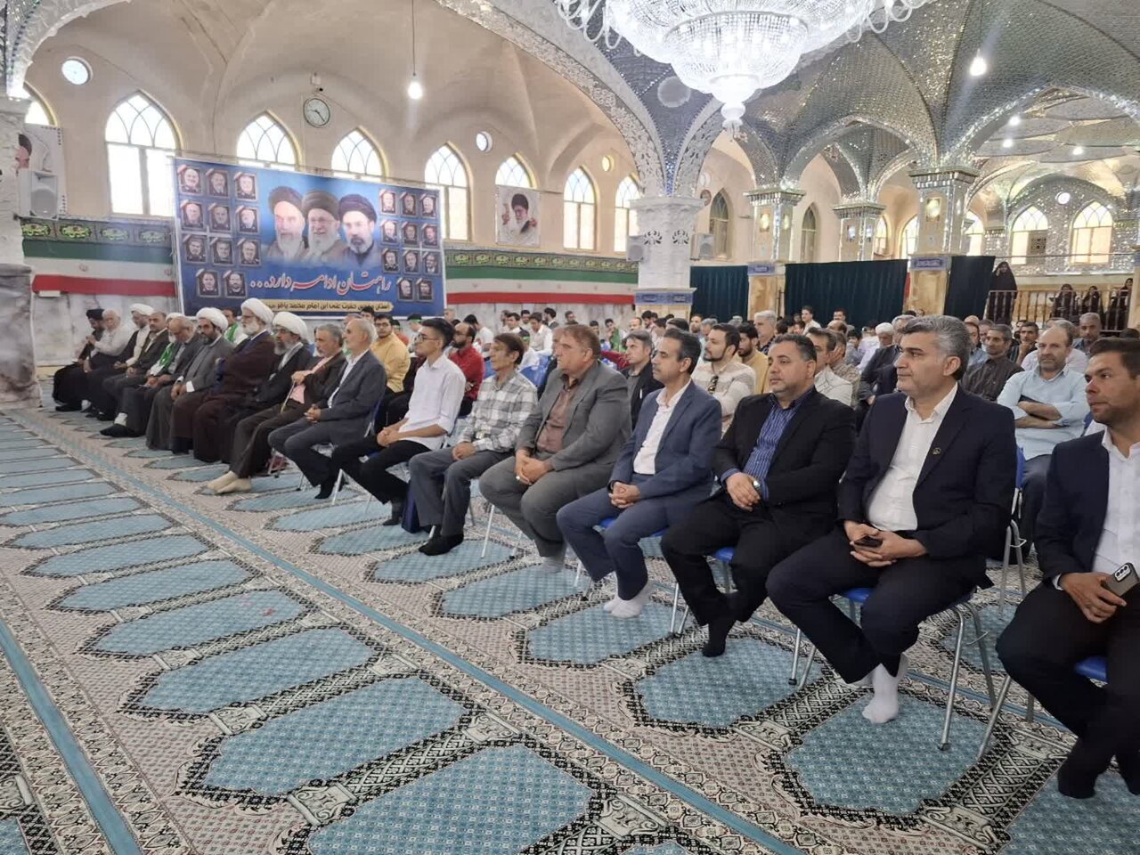 ضریح مطهر علی ابن امام محمد باقر(ع)گلابشویی و عطرافشانی شد