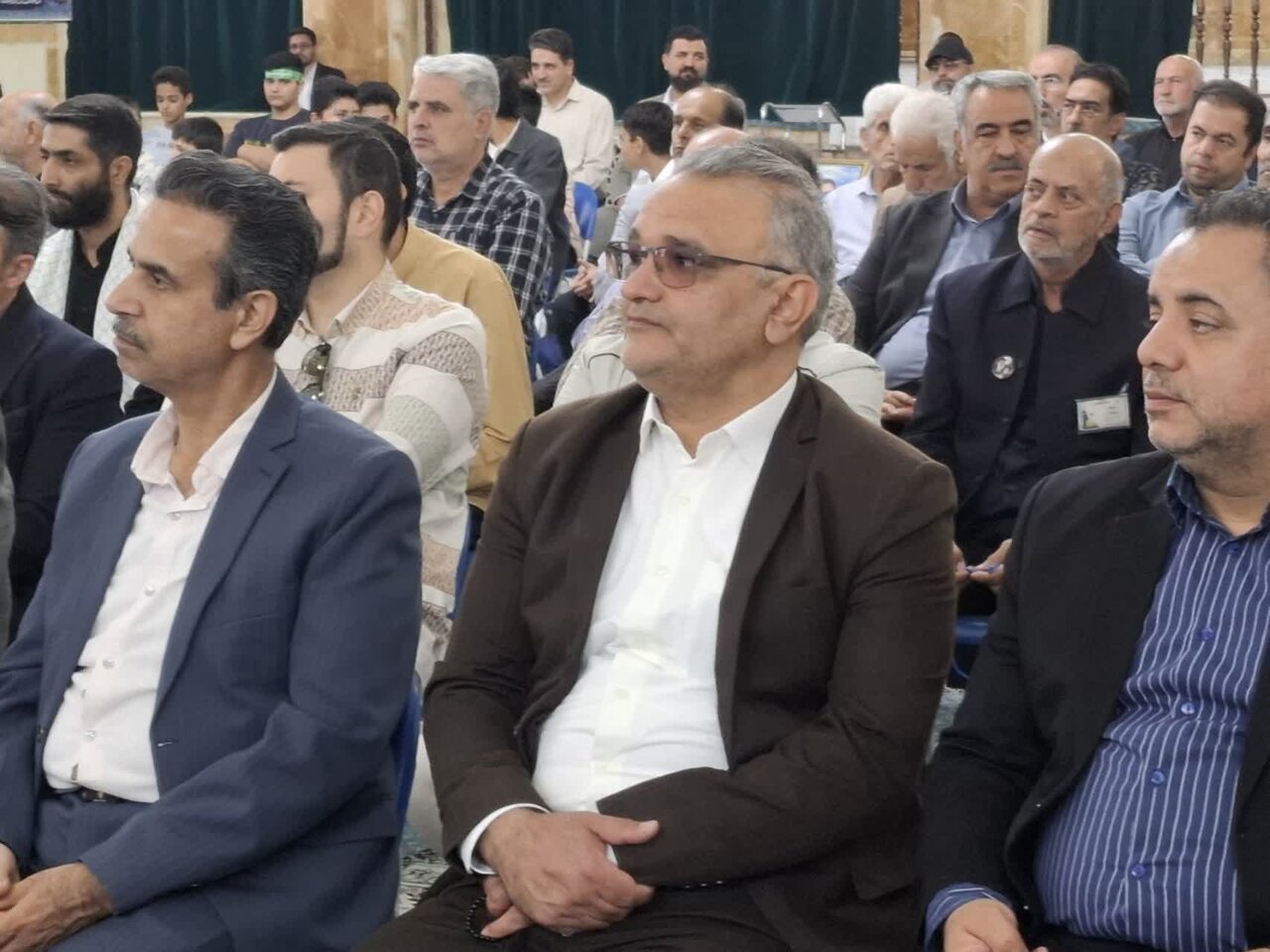 ضریح مطهر علی ابن امام محمد باقر(ع) گلاب‌شویی و عطرافشانی شد+ عکس