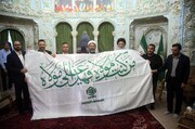 وفد العتبة العلوية المقدسة يسلّم راية عيد الغدير الأغر إلى مرقد السيدة فاطمة المعصومة (عليها السلام) ومسجد جمكران