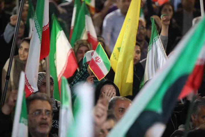 تصاویر/ هشتادو نهمین  شب از قرار شبانه تبلور حماسه حضور و ایستادگی مردم ارومیه در میدان ولایت فقیه
