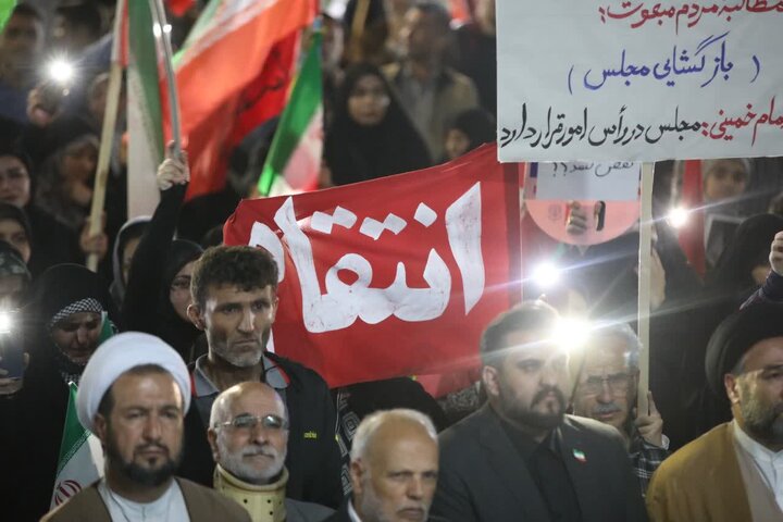 تصاویر/ هشتادو نهمین  شب از قرار شبانه تبلور حماسه حضور و ایستادگی مردم ارومیه در میدان ولایت فقیه