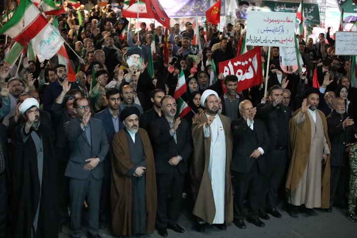 تصاویر/ هشتادو نهمین  شب از قرار شبانه تبلور حماسه حضور و ایستادگی مردم ارومیه در میدان ولایت فقیه