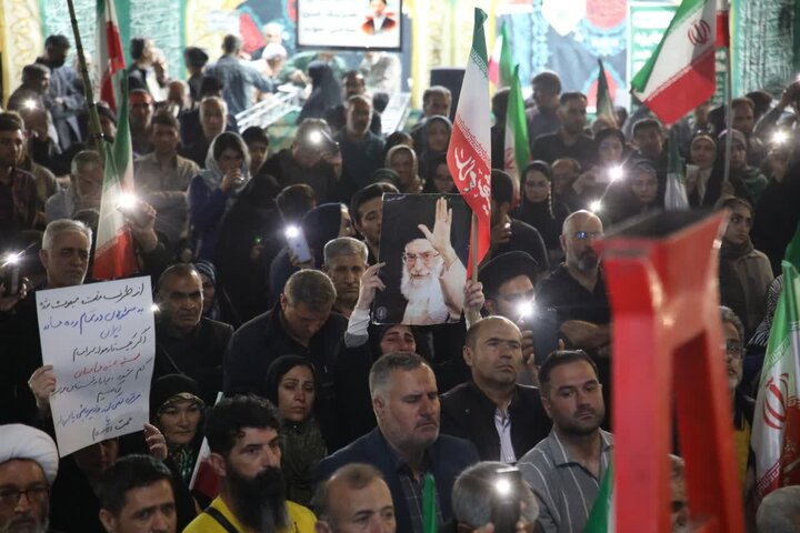 تصاویر/ هشتادو نهمین  شب از قرار شبانه تبلور حماسه حضور و ایستادگی مردم ارومیه در میدان ولایت فقیه