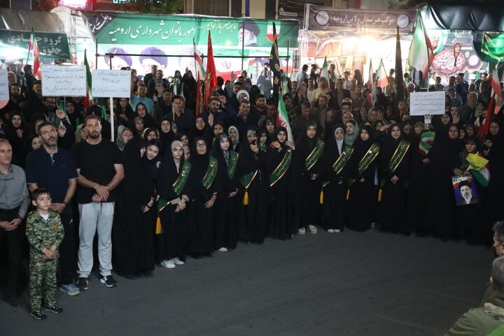 تصاویر/ هشتادو نهمین  شب از قرار شبانه تبلور حماسه حضور و ایستادگی مردم ارومیه در میدان ولایت فقیه