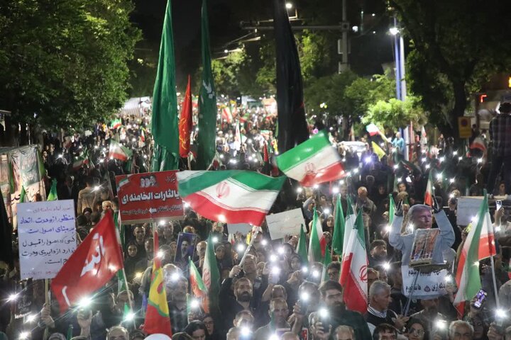 تصاویر/ هشتادو نهمین  شب از قرار شبانه تبلور حماسه حضور و ایستادگی مردم ارومیه در میدان ولایت فقیه