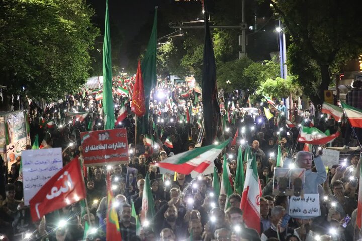 تصاویر/ هشتادو نهمین  شب از قرار شبانه تبلور حماسه حضور و ایستادگی مردم ارومیه در میدان ولایت فقیه