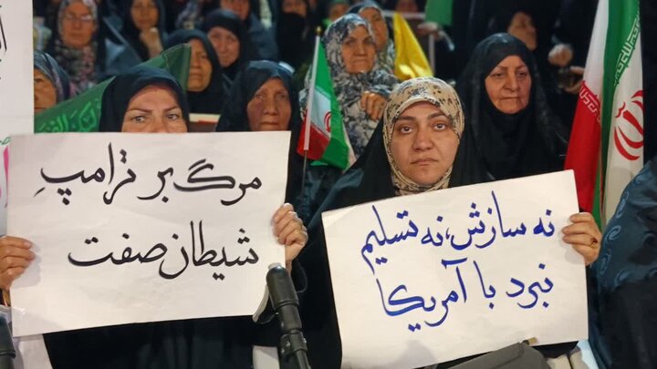 تصاویر / گوشه‌هایی از حضور مردم گرمسار در تجمعات «شب‌های اقتدار»