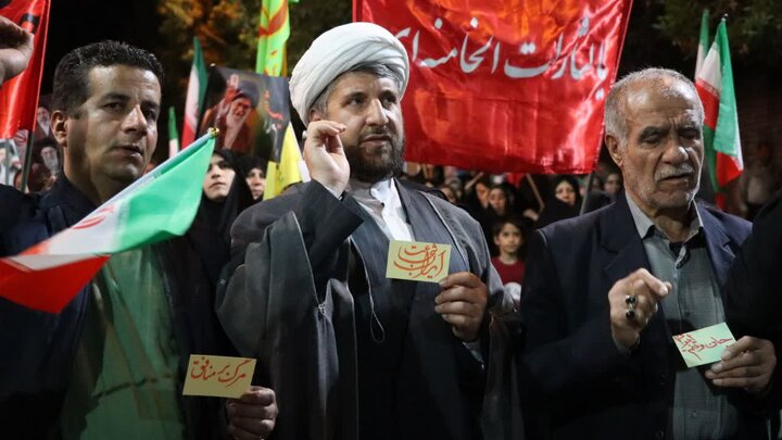 تصاویر/ موج هشتاد و نهم؛ تکرارِ یک عهدِ ناگسستنی در خیابان انقلاب تکاب