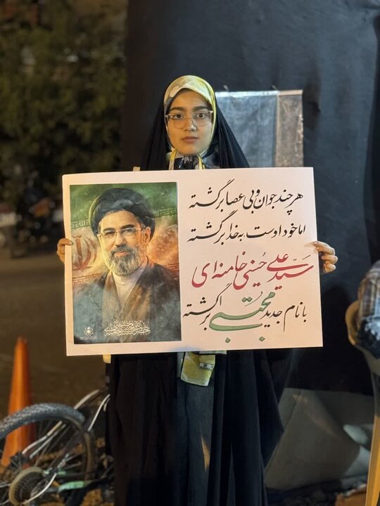 تصاویر/تداوم فعالیت فرهنگی و تبلیغی موکب مدارس علمیه آیت اللّه اعتمادی در هشتاد و نهمین تجمعات شبانه
