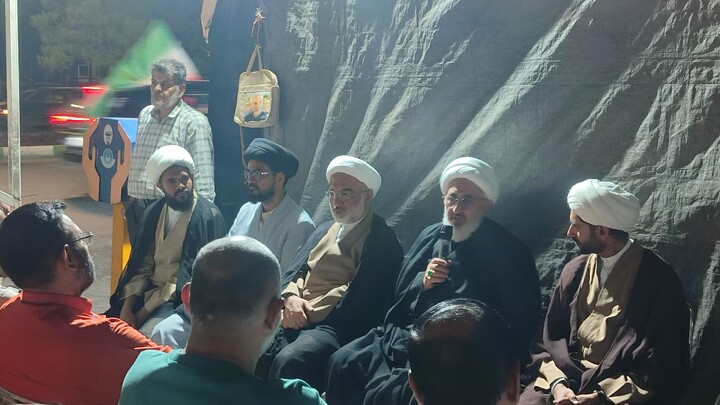 قمِ مقدسہ میں ایرانی عوام سے اظہارِ یکجہتی، حجۃ الاسلام عبد المجید حکیم الٰہی کا شیعیانِ ہند کے موکب کا دورہ