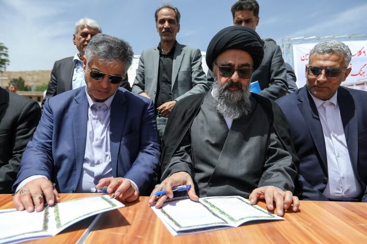 تصاویر/آغاز عملیات اجرایی مدرسه ۹ کلاسه امام خمینی(ره) خمین با حضور استاندار مرکزی