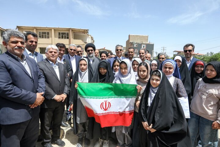 تصاویر/آغاز عملیات اجرایی مدرسه ۹ کلاسه امام خمینی(ره) خمین با حضور استاندار مرکزی