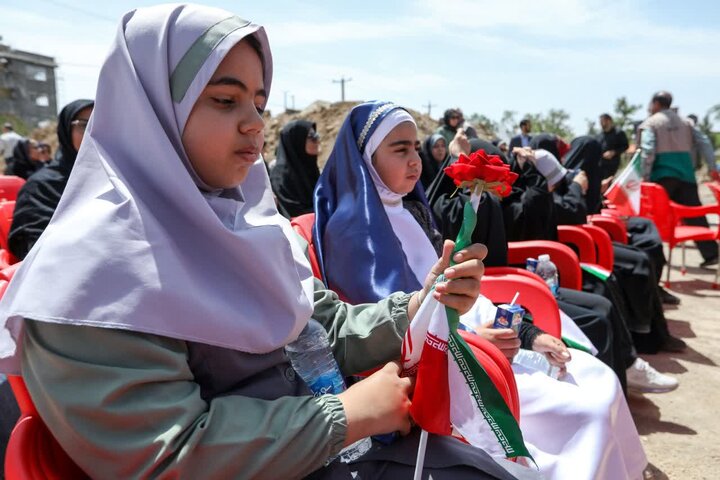 تصاویر/آغاز عملیات اجرایی مدرسه ۹ کلاسه امام خمینی(ره) خمین با حضور استاندار مرکزی