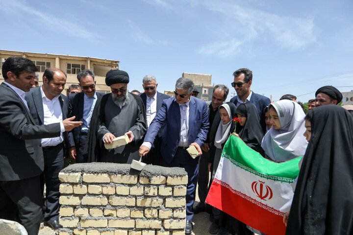 تصاویر/آغاز عملیات اجرایی مدرسه ۹ کلاسه امام خمینی(ره) خمین با حضور استاندار مرکزی