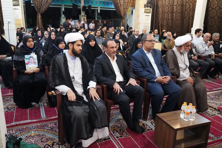 تصاویر/ تجلیل از خانواده‌های ۳۶ شهید جنگ رمضان استان بوشهر