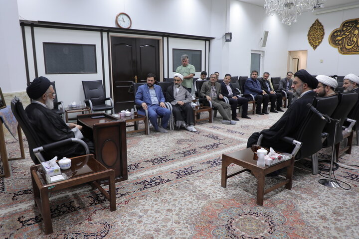 L’Ayatollah Saeedi souligne le rôle crucial des médias et de la vigilance populaire pour préserver l’Islam et le système politique