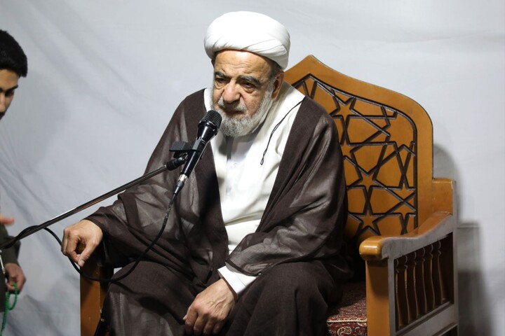 تصاویر/ اقامه نماز استغاثه و سخنرانی آیت الله نجم الدين طبسی در موکب مدارس علمیه یزد