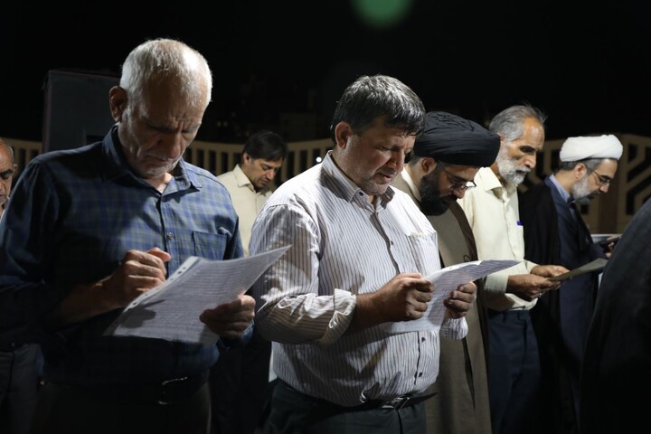 تصاویر/ اقامه نماز استغاثه و سخنرانی آیت الله نجم الدين طبسی در موکب مدارس علمیه یزد