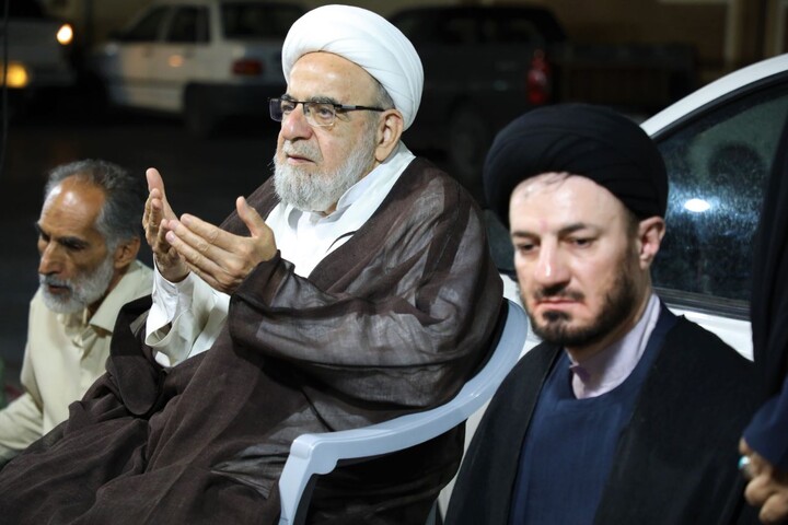 تصاویر/ اقامه نماز استغاثه و سخنرانی آیت الله نجم الدين طبسی در موکب مدارس علمیه یزد